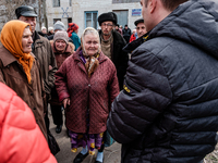 When they saw us, old people rush around us explaining their complaints and fears. Lot of them live on one meals per day since weeks now.
O...