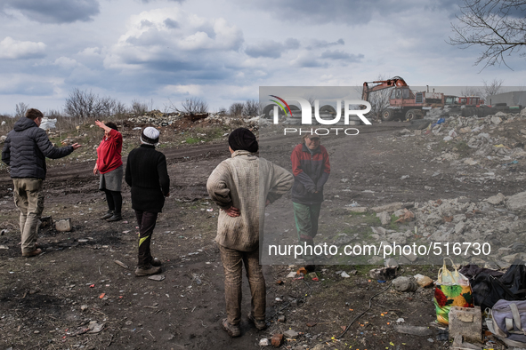 Workers of the city dump refuse to be interview.(
On April 6 2015, we visit Krasnogorovka. What we saw is the evident beginning of a seriou...