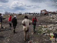 Workers of the city dump refuse to be interview.(
On April 6 2015, we visit Krasnogorovka. What we saw is the evident beginning of a seriou...