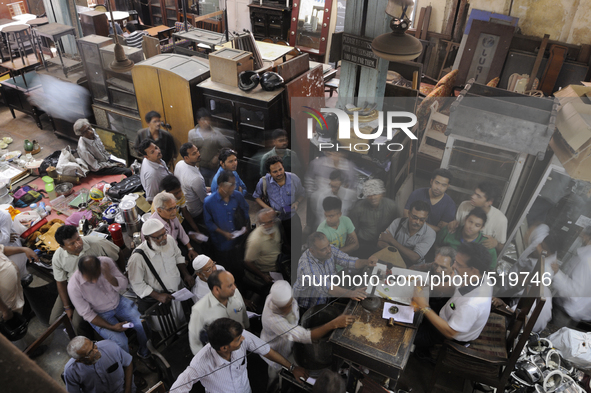 Sheikh Samsuddinan the auctioneer being circled by bidders during the Auction at The Russell Exchange on 5th April , 2015 in Kolkata, India....