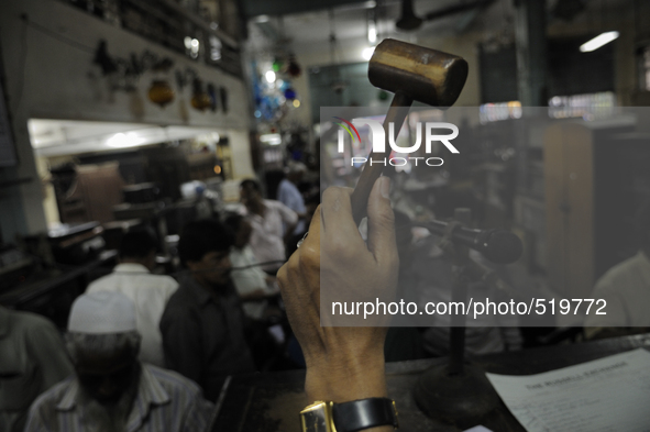 Sheikh Samsuddinan- The Auctioneer knocking his hammer during the Auction at The Russell Exchange on 5th April , 2015 in Kolkata, India. The...