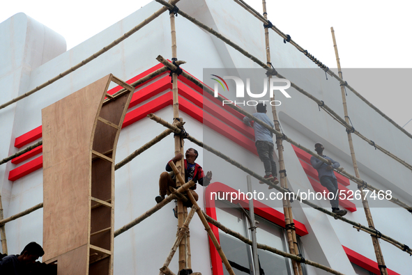 Bangladeshi day labor works at the construction site of Dhaka international Trade Fair in Dhaka, Bangladesh, on December 26, 2019. 