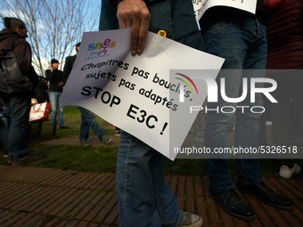 A teacher holds a paper reading 'Chapters not finished, subjects not suitables: stop E3C'. High school teachers gathered in front of the Boa...