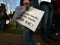 A teacher holds a paper reading 'Chapters not finished, subjects not suitables: stop E3C'. High school teachers gathered in front of the Boa...