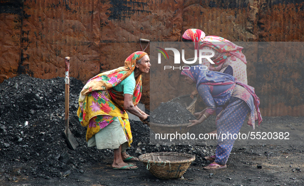 Bangladeshi laborers unload coal from boats  ahead of International Women's Day at the River Turag in Dhaka, Bangladesh, on March 7, 2020. 