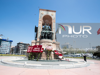 Syndicate members holding a wreath in order to lay it on the Taksim square Freedom monument for the May Day celebrations  on 1 May, 2020, in...