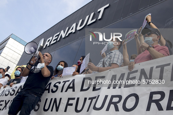 Employees from NISSAN and subcontractors fill a Renault dealership with signs and cut off the access motorway to Barcelona protest in Barcel...