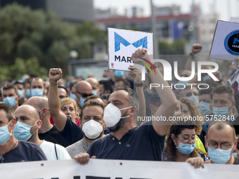 Employees from NISSAN and subcontractors fill a Renault dealership with signs and cut off the access motorway to Barcelona protest in Barcel...