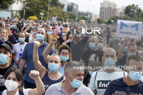 Employees from NISSAN and subcontractors fill a Renault dealership with signs and cut off the access motorway to Barcelona protest in Barcel...