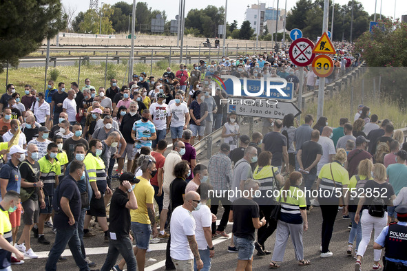 Employees from NISSAN and subcontractors fill a Renault dealership with signs and cut off the access motorway to Barcelona protest in Barcel...