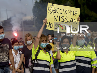 Employees from NISSAN and subcontractors fill a Renault dealership with signs and cut off the access motorway to Barcelona protest in Barcel...