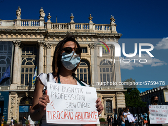 
Trainees in psychology protest in the city center to obtain recognition of the work done in hospitals during the COVID emergency and to gai...