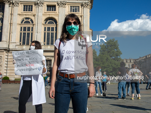 
Trainees in psychology protest in the city center to obtain recognition of the work done in hospitals during the COVID emergency and to gai...