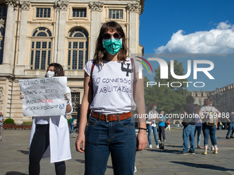 
Trainees in psychology protest in the city center to obtain recognition of the work done in hospitals during the COVID emergency and to gai...