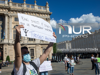 
Trainees in psychology protest in the city center to obtain recognition of the work done in hospitals during the COVID emergency and to gai...