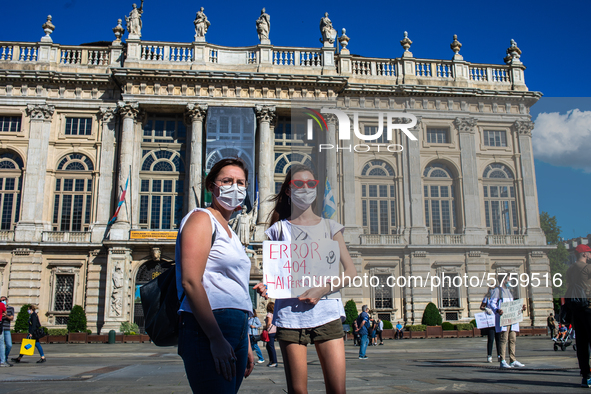 
Trainees in psychology protest in the city center to obtain recognition of the work done in hospitals during the COVID emergency and to gai...