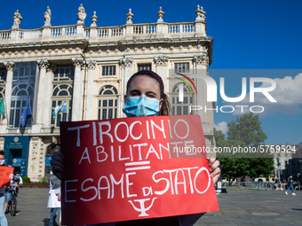 
Trainees in psychology protest in the city center to obtain recognition of the work done in hospitals during the COVID emergency and to gai...