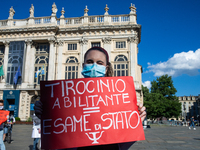 
Trainees in psychology protest in the city center to obtain recognition of the work done in hospitals during the COVID emergency and to gai...