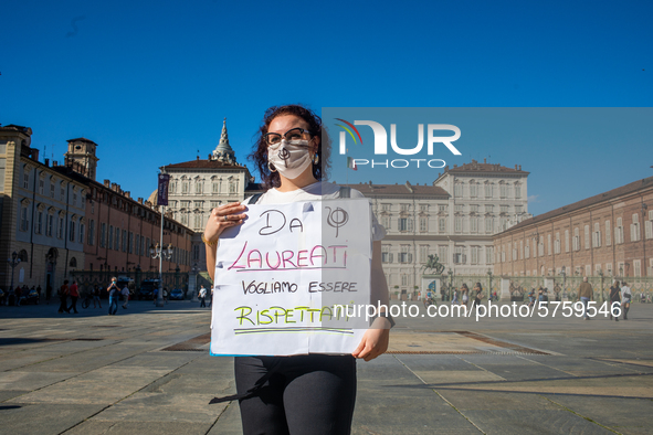 
Trainees in psychology protest in the city center to obtain recognition of the work done in hospitals during the COVID emergency and to gai...