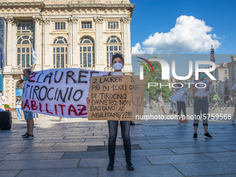 
Trainees in psychology protest in the city center to obtain recognition of the work done in hospitals during the COVID emergency and to gai...