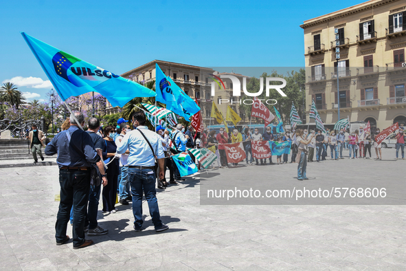 Members of the CGIL, CISL, UIL and GILDA unions, from the school sector, protested against the government of Giuseppe Conte in front of the...