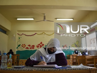 Egyptian high school students wear protective face masks as they attend the first day of final exams on June 21, 2020 in Cairo, Egypt. (