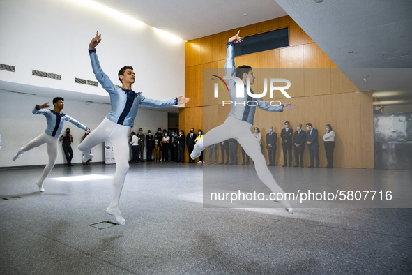 Students performs during the visit of President of the Republic Marcelo Rebelo De Sousa, Minister of Education Tiago Brandao Rodrigues and P...