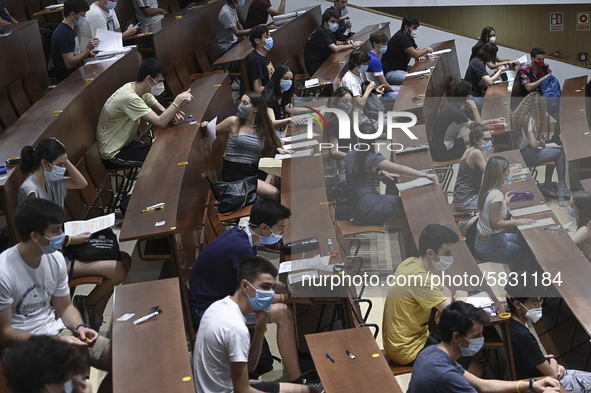 Students  enter to take the exams of the Evaluation of Access to University (EVAU) in Complutense University on July 06, 2020 in  Madrid, Sp...