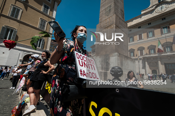 Flash Mob of precarious teachers ''I exist'' The National Association of Teachers for Workers' Rights has demonstrated in front of Montecito...