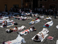 Flash Mob of precarious teachers ''I exist'' The National Association of Teachers for Workers' Rights has demonstrated in front of Montecito...