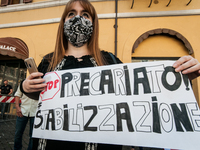 Flash Mob of precarious teachers ''I exist'' The National Association of Teachers for Workers' Rights has demonstrated in front of Montecito...