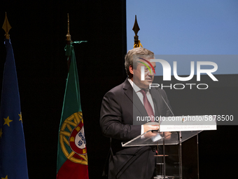 Mayor of Gaia, Eduardo Vitor Rodrigue speaks during a session meeting, at the Autidorio Municipal de Gaia, of agreements to remove asbestos...