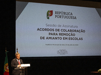 Mayor of Gaia, Eduardo Vitor Rodrigue speaks during a session meeting, at the Autidorio Municipal de Gaia, of agreements to remove asbestos...