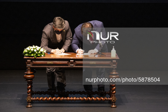 Minister of Education Tiago Brandao Rodrigues (R) and Mayor of Gaia, Eduardo Vitor Rodrigue during a session meeting, at the Autidorio Munic...