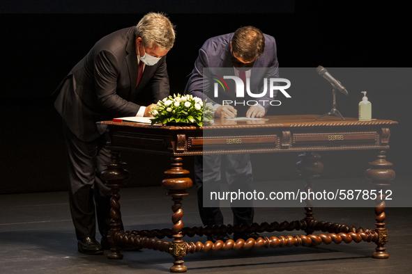 Minister of Education Tiago Brandao Rodrigues (R) and Mayor of Gaia, Eduardo Vitor Rodrigue during a session meeting, at the Autidorio Munic...