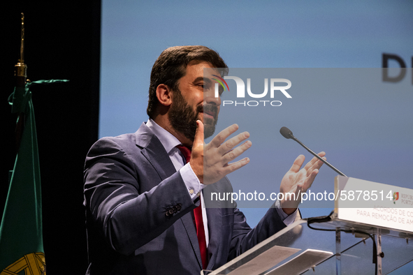 Minister of Education Tiago Brandao Rodrigues at a session, at the Autidorio Municipal de Gaia, of agreements to remove asbestos in schools...