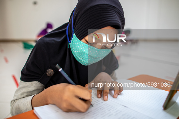 Mosque Al - Ikhlas, Bintaro provided free WiFi Internet Connection to students who want to learn online. Some Students whoe live near by the...