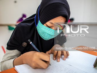 Mosque Al - Ikhlas, Bintaro provided free WiFi Internet Connection to students who want to learn online. Some Students whoe live near by the...