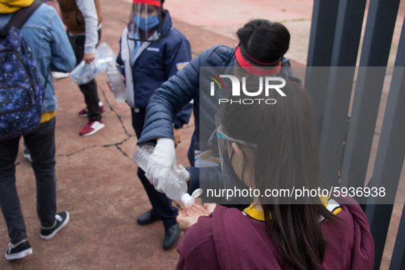 Before entering the University Olympic Stadium, undergraduate applicants had their body temperature measured and received antibacterial gel....