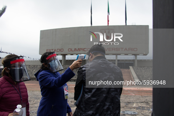 Before entering the University Olympic Stadium, undergraduate applicants had their body temperature measured and received antibacterial gel....