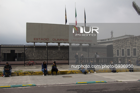 Parents and relatives who accompanied their children to the selection exam, wait outside the stadium. This even when they were asked to send...