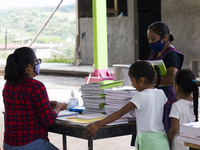 Guidance for the new distance education modality in Ahuelican, Guerrero, Mexico, on  August 24, 2020 The Benito Juarez Bilingual Primary Sch...