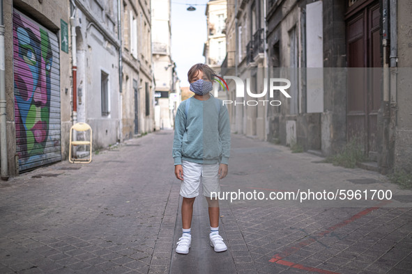  A children go back to school with a mask in Bordeaux, France on September 1st 2020.  Due to the coronavirus epidemic (Covid-19), wearing a...