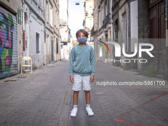  A children go back to school with a mask in Bordeaux, France on September 1st 2020.  Due to the coronavirus epidemic (Covid-19), wearing a...