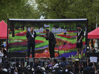 Thai Education Minister Nataphol Teepsuwan (L) speaks to debate with secondary students during an anti-government protest calling for the ed...