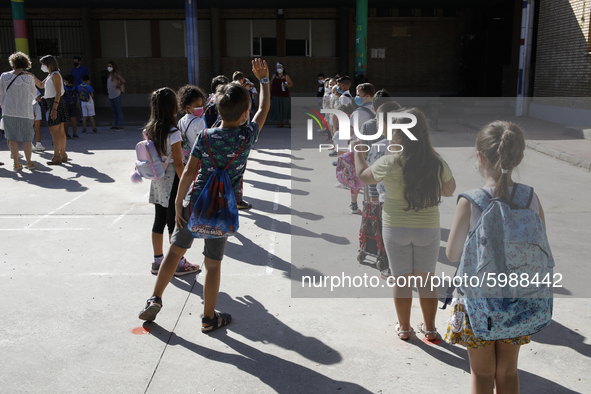 Many children with facemasks wait in some long queues to disinfect their hands during the first day of school on September 10, 2020 in Grana...