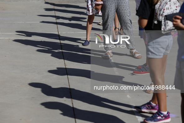 Many children with facemasks wait in some long queues to disinfect their hands during the first day of school on September 10, 2020 in Grana...