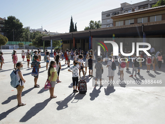 Many children with facemasks wait in some long queues to disinfect their hands during the first day of school on September 10, 2020 in Grana...