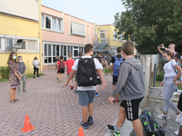 Throughout Italy, the crisis due to Covid 19 has forced schools to delay their opening, until today. This morning the G. Negri Elementary Sc...