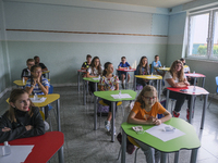 Throughout Italy, the crisis due to Covid 19 has forced schools to delay their opening, until today. This morning the G. Negri Elementary Sc...